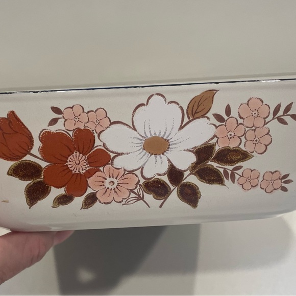 VTG Kingsbury “Dogwood” Enamel Over Steel Baking Dish. - Picture 4 of 9